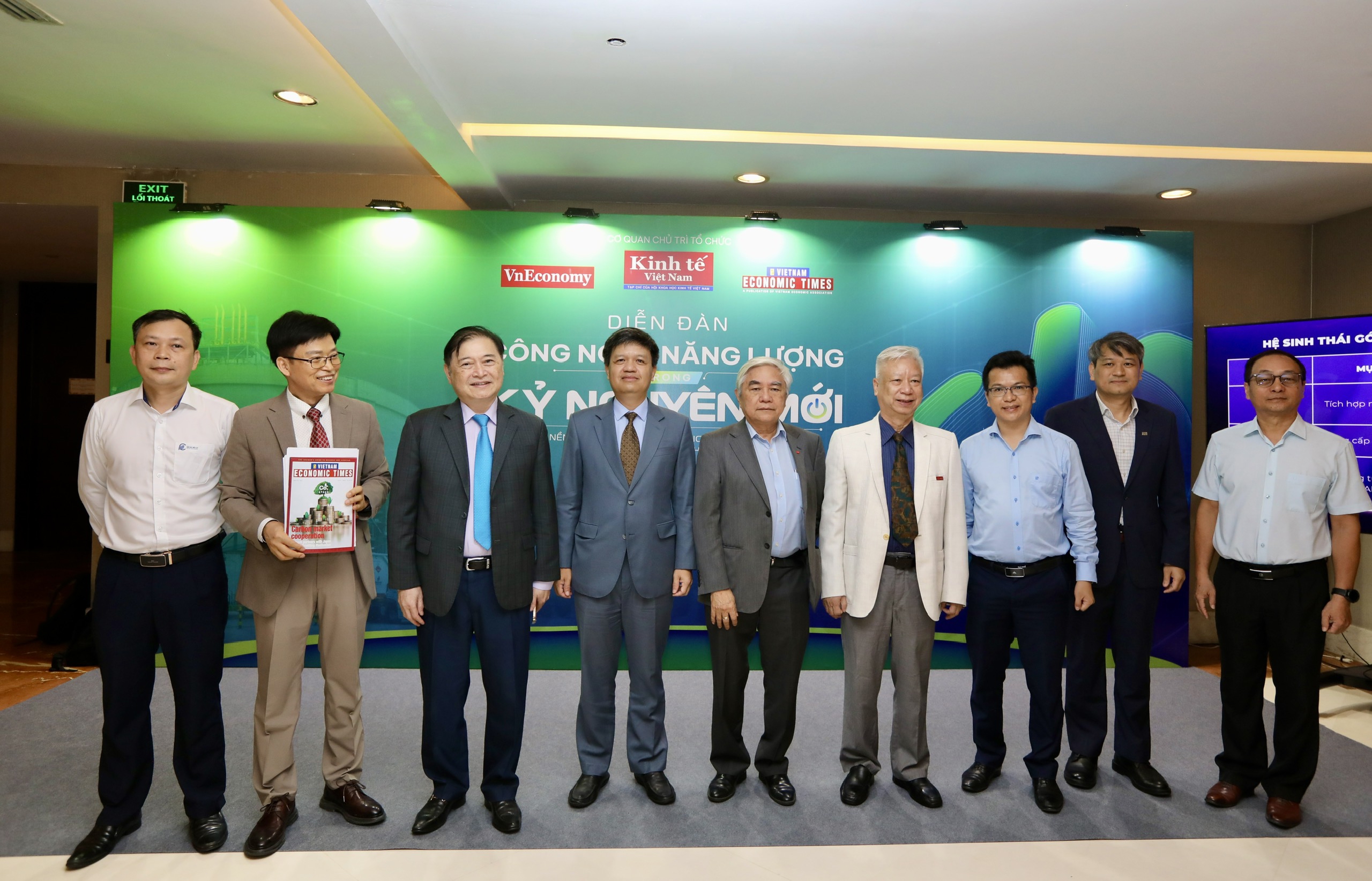 C&aacute;c đại biểu tham dự sự kiện đ&aacute;nh gi&aacute; cao &yacute; nghĩa thực tiễn v&agrave; chiều s&acirc;u chuy&ecirc;n m&ocirc;n của Diễn đ&agrave;n, coi đ&acirc;y l&agrave; kh&ocirc;ng gian đối thoại quan trọng, g&oacute;p phần th&uacute;c đẩy nhận thức, kết nối nguồn lực v&agrave; ho&agrave;n thiện ch&iacute;nh s&aacute;ch trong tiến tr&igrave;nh chuyển dịch năng lượng tại Việt Nam.