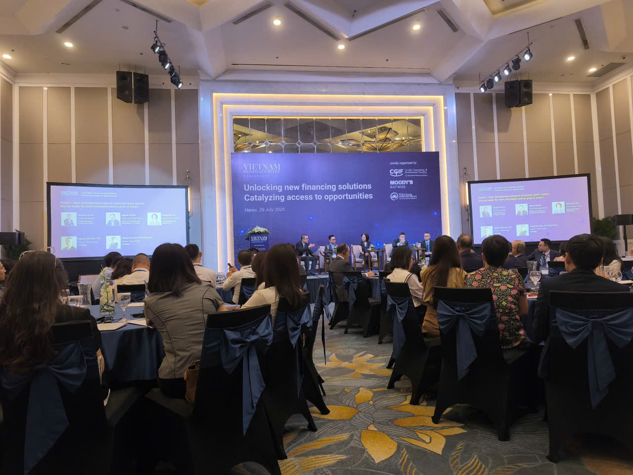 C&aacute;c chuy&ecirc;n gia thảo luận tại&nbsp;Hội thảo &ldquo;Khai mở c&aacute;c giải ph&aacute;p t&agrave;i ch&iacute;nh mới &ndash; Th&uacute;c đẩy c&aacute;c cơ hội tiềm năng&rdquo; .