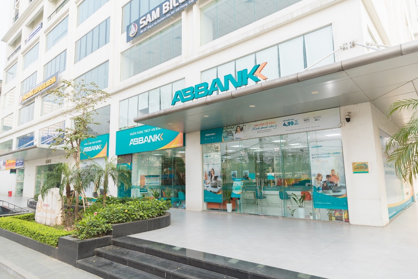 6 th&aacute;ng cuối năm, ABBANK đặt mục ti&ecirc;u tiếp tục tăng trưởng mạnh ở cả t&iacute;n dụng, huy động v&agrave; dịch vụ, với lợi nhuận trước thuế dự kiến vượt kế hoạch năm.