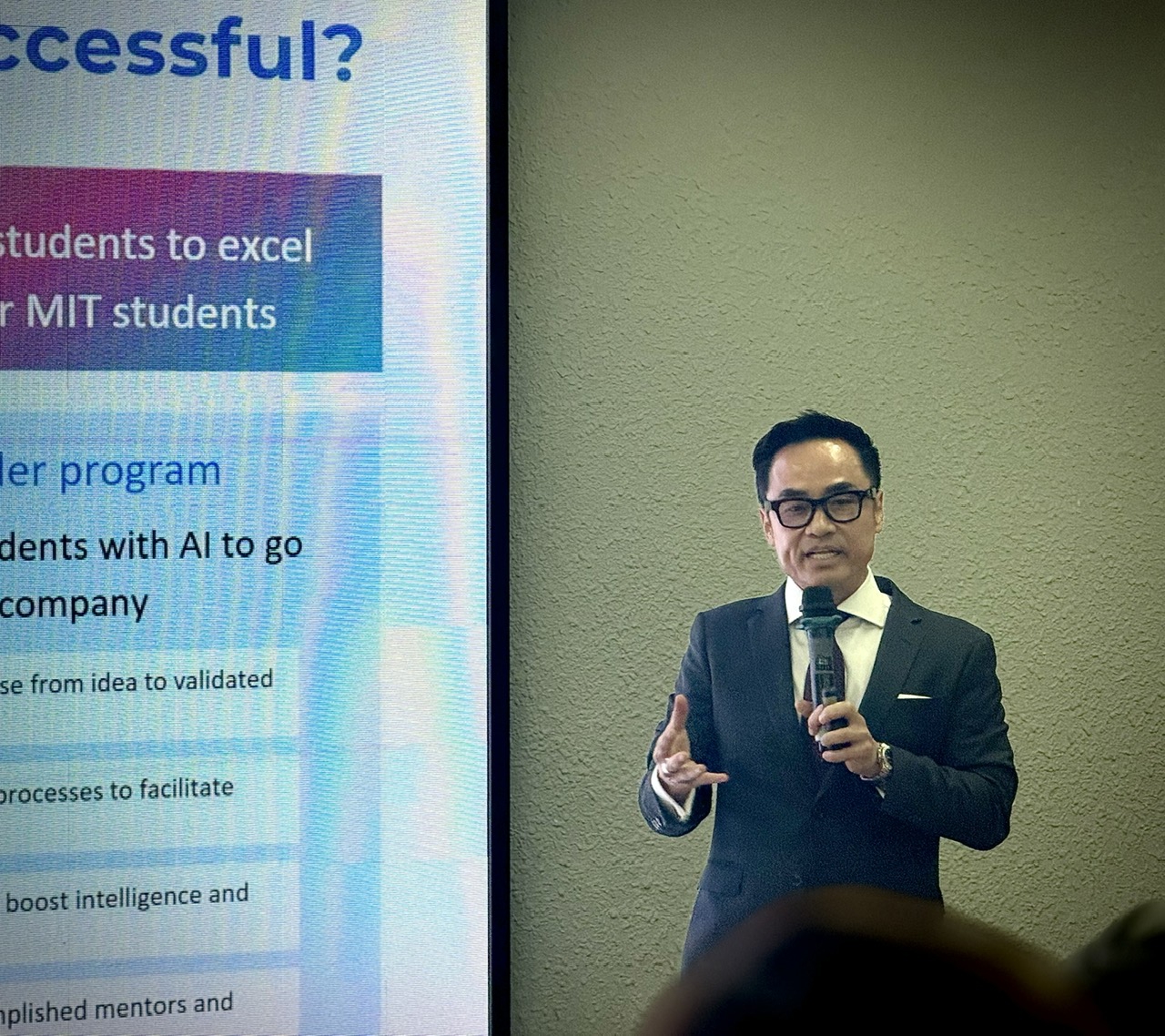 &nbsp;Shark Louis Nguyễn, Chủ tịch HĐQT ki&ecirc;m Tổng Gi&aacute;m đốc C&ocirc;ng ty Quản l&yacute; Qũy Đầu tư Saigon Asset Management (SAM).