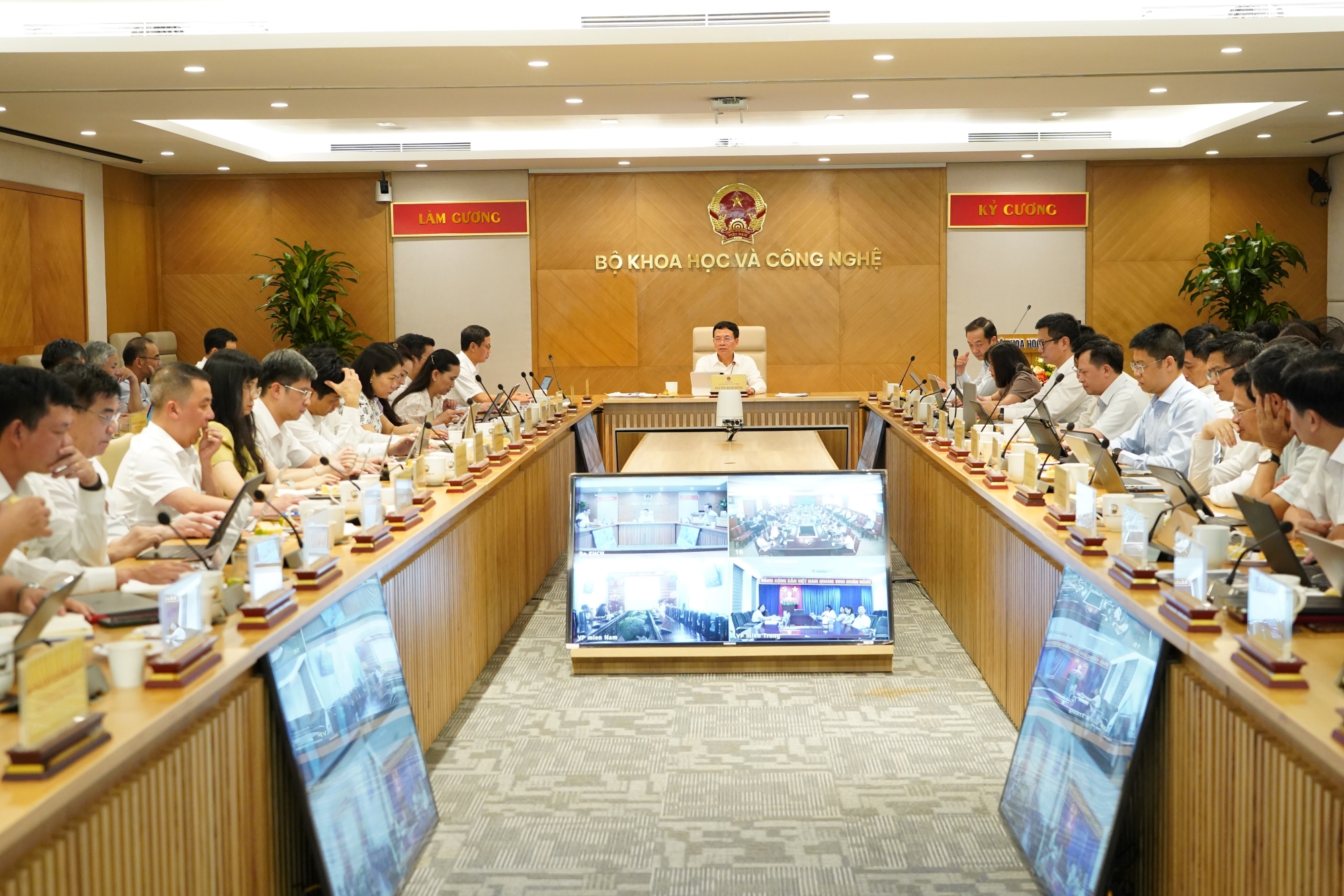 To&agrave;n cảnh hội nghị