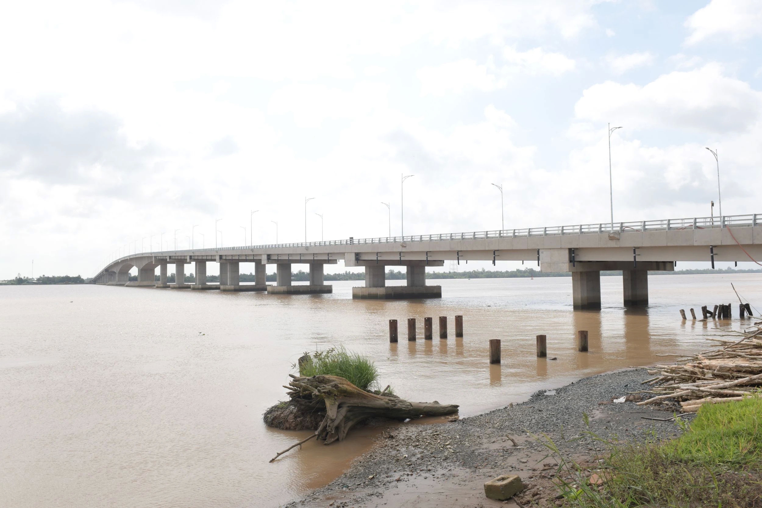 Công trình chính cầu Đại Ngãi 2 hiện đã hoàn thành. Ảnh: Chí Bảo