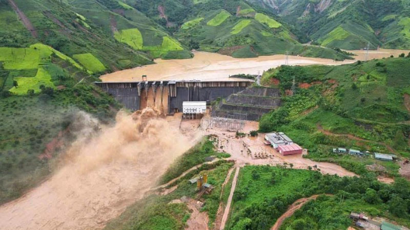 Nước lũ d&acirc;ng cao, thủy điện S&ocirc;ng M&atilde; 3 đ&atilde; mở c&aacute;c cửa xả lũ theo quy tr&igrave;nh.