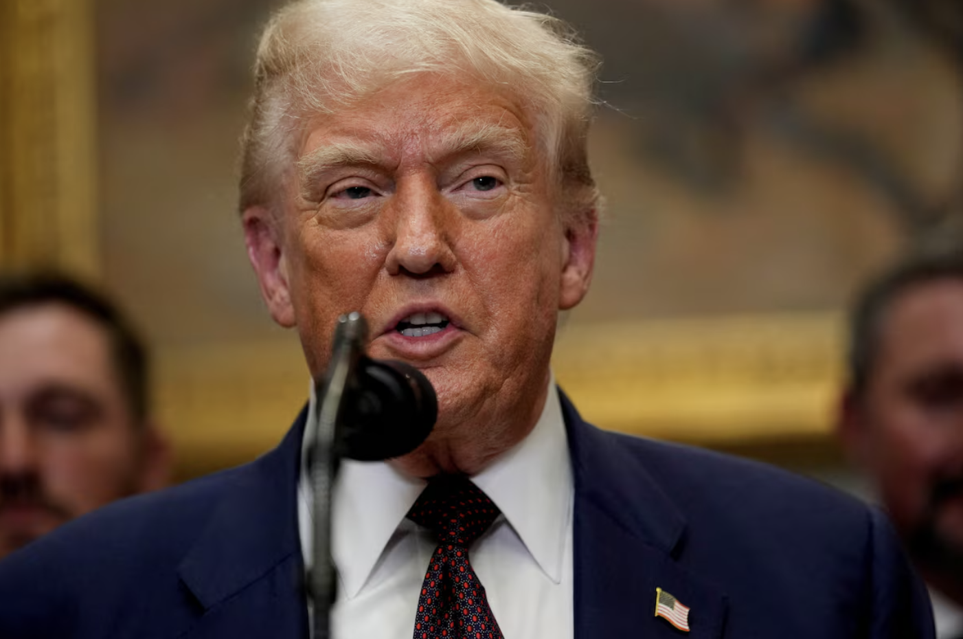 Tổng thống Mỹ Donald Trump phát biểu tại phòng Roosevelt ở Nhà Trắng hôm 31/7 khi công bố thuế suất mới của thuế quan đối ứng - Ảnh: Reuters.