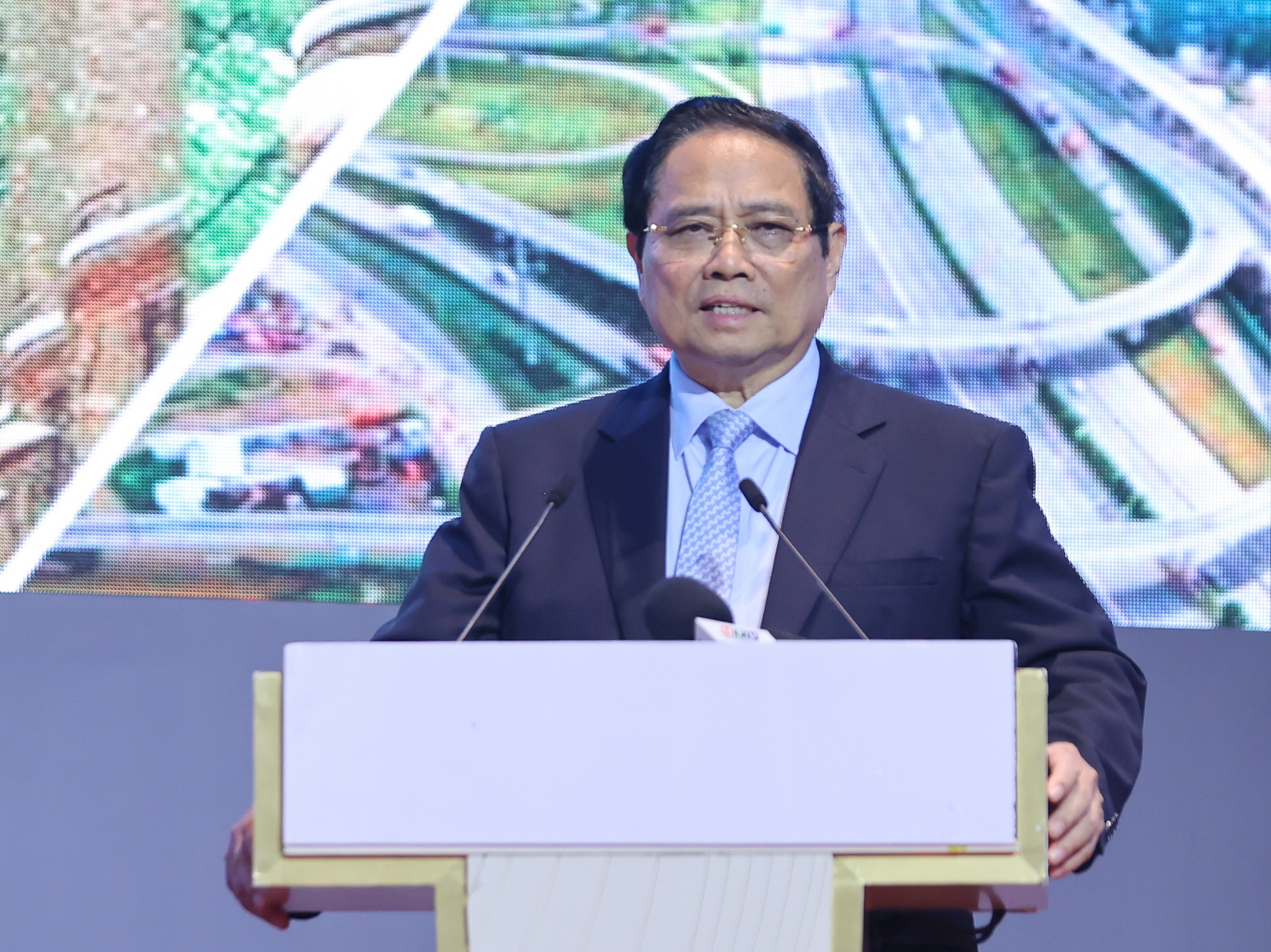 Thủ tướng Phạm Minh Chính chủ trì Hội nghị lần thứ 6 Hội đồng điều phối vùng Đông Nam Bộ và Phiên họp lần thứ 4 Ban Chỉ đạo triển khai Nghị quyết số 98/2023/QH15 của Quốc hội - Ảnh: VGP/Nhật Bắc.
