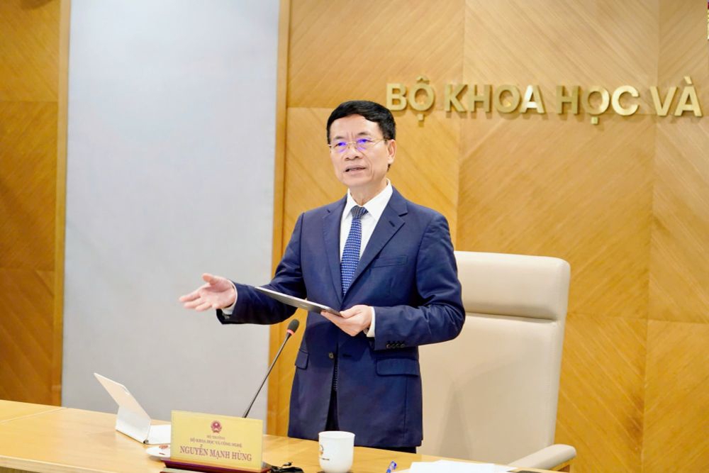 Bộ trưởng Nguyễn Mạnh Hùng phát biểu chỉ đạo tại buổi làm việc.