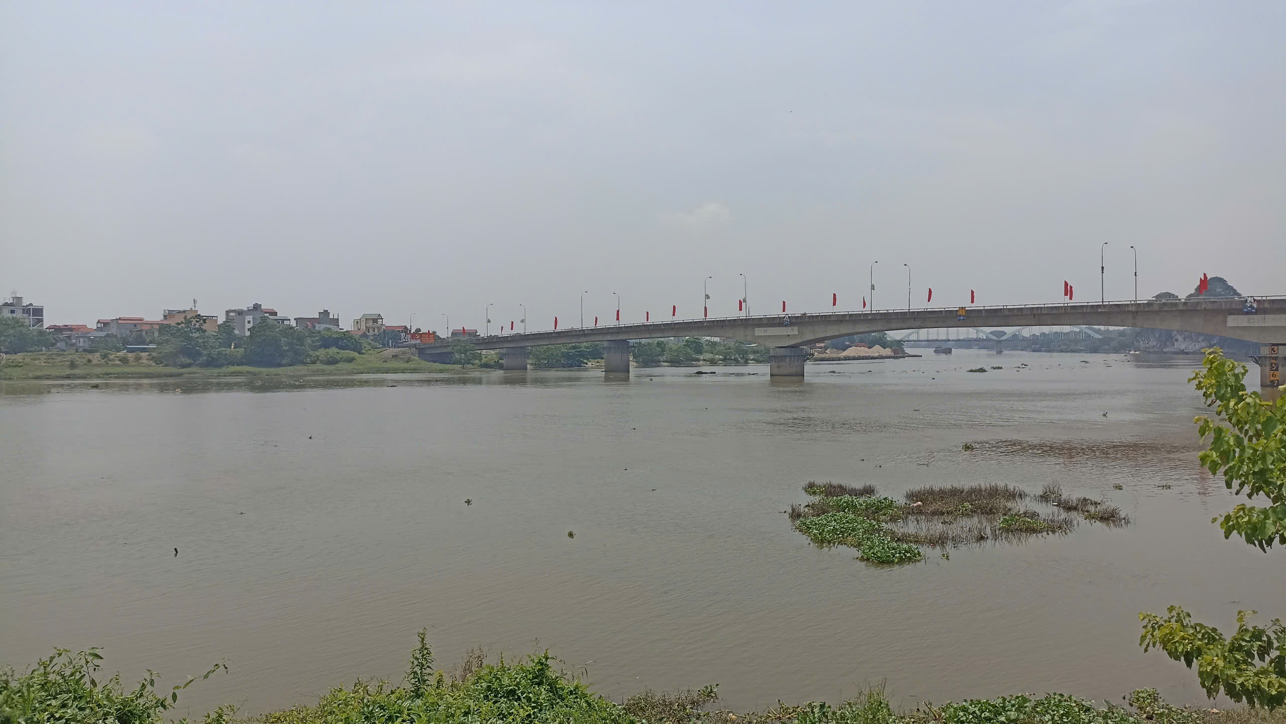 Dự án nạo vét sông Đáy, đoạn từ cầu Gián Khẩu đến cửa Đáy, cùng các tuyến nhánh phục vụ thoát lũ cho sông Hoàng Long có tổng mức đầu tư 9.721 tỷ đồng.   