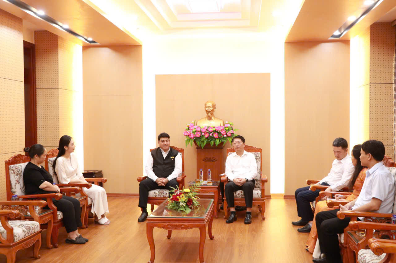 Tiếp đoàn làm phim Ấn Độ