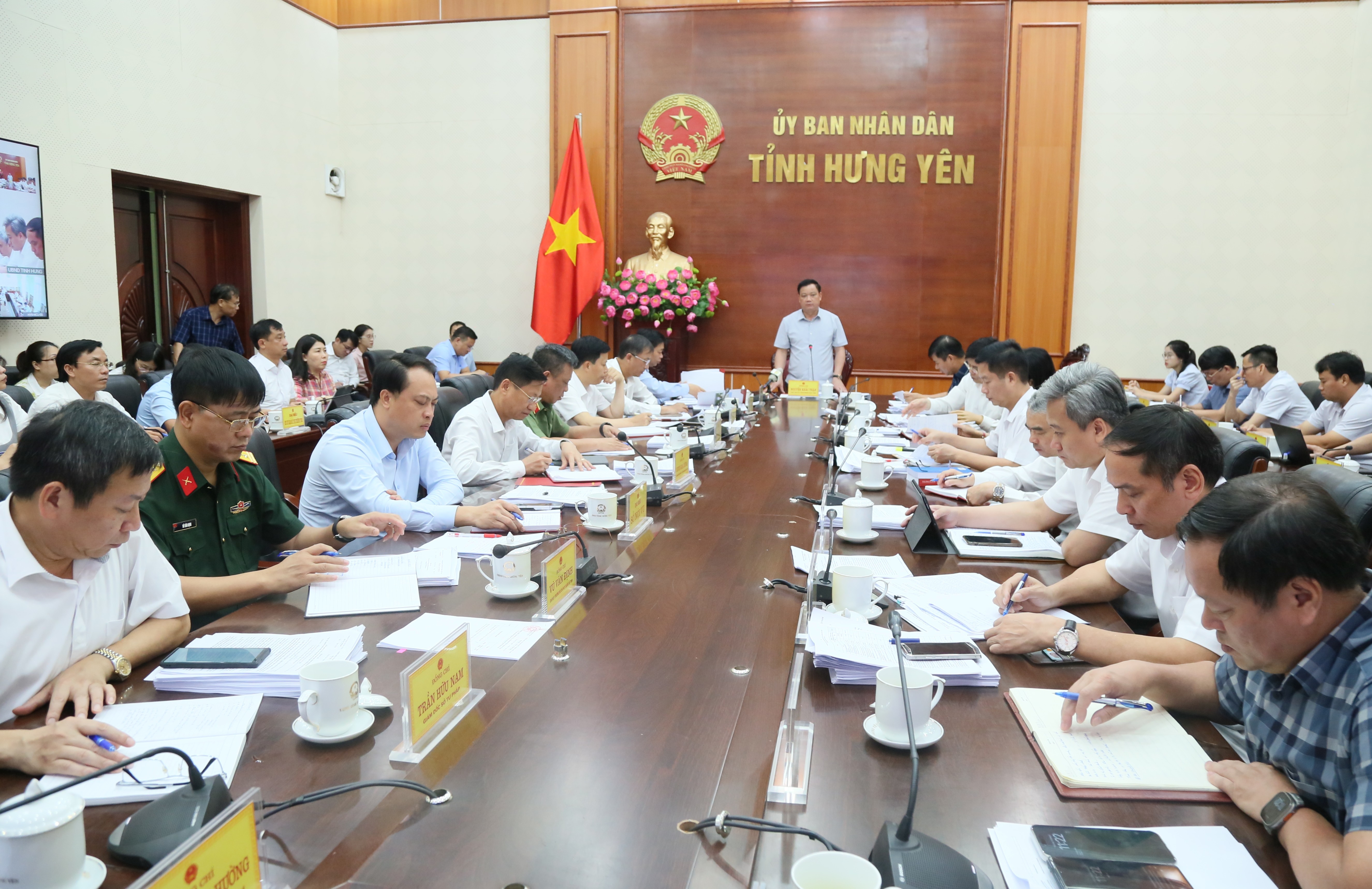 Ông Nguyễn Khắc Thận, Chủ tịch UBND tỉnh Hưng Yên, chủ trì hội nghị ngày 4/8/2025