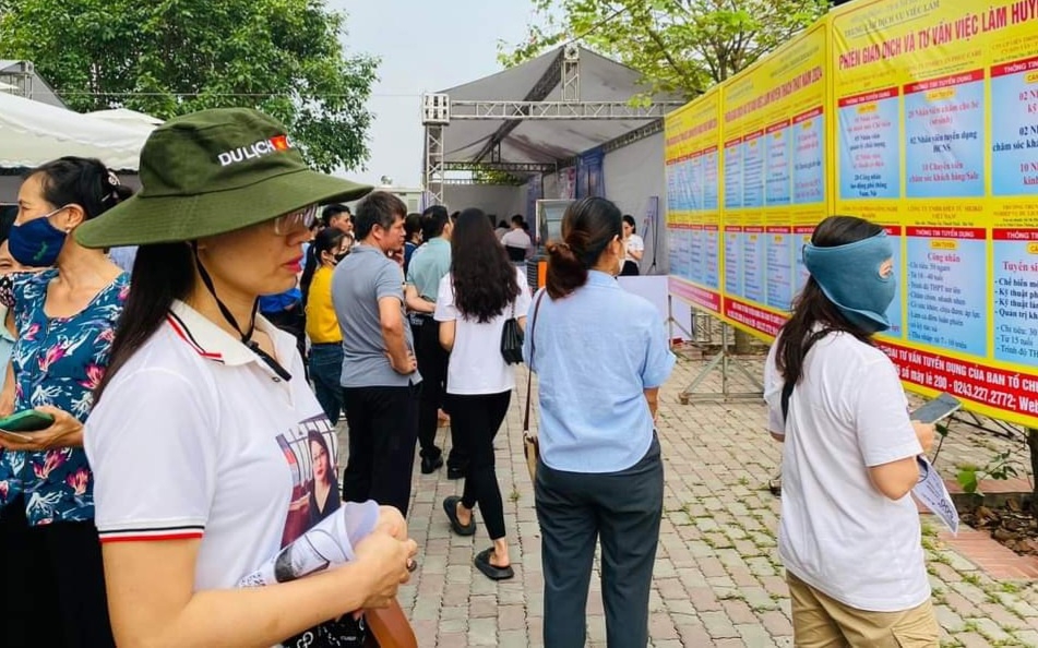 Tổ chức c&aacute;c phi&ecirc;n giao dịch việc l&agrave;m kết nối doanh nghiệp v&agrave; người lao động. Ảnh: TH.