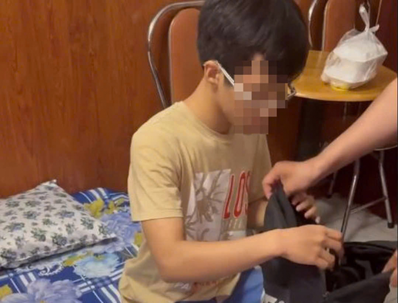 Nạn nhân M thời điểm được giải cứu - Ảnh: Công an TP.HCM.