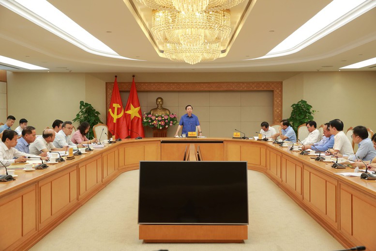 Ph&oacute; Thủ tướng Trần Hồng H&agrave;:&nbsp;Bộ N&ocirc;ng nghiệp v&agrave; M&ocirc;i trường phải chuyển mạnh từ tư duy bảo vệ m&ocirc;i trường sang tư duy kinh tế m&ocirc;i trường để kiến tạo ch&iacute;nh s&aacute;ch, x&acirc;y dựng ph&aacute;p luật dẫn dắt c&aacute;c lĩnh vực kinh tế ph&aacute;t triển theo hướng xanh, tuần ho&agrave;n, carbon thấp, kh&ocirc;i phục v&agrave; khai th&aacute;c bền vững m&ocirc;i trường tự nhi&ecirc;n, ph&aacute;t triển năng lượng t&aacute;i tạo&hellip;