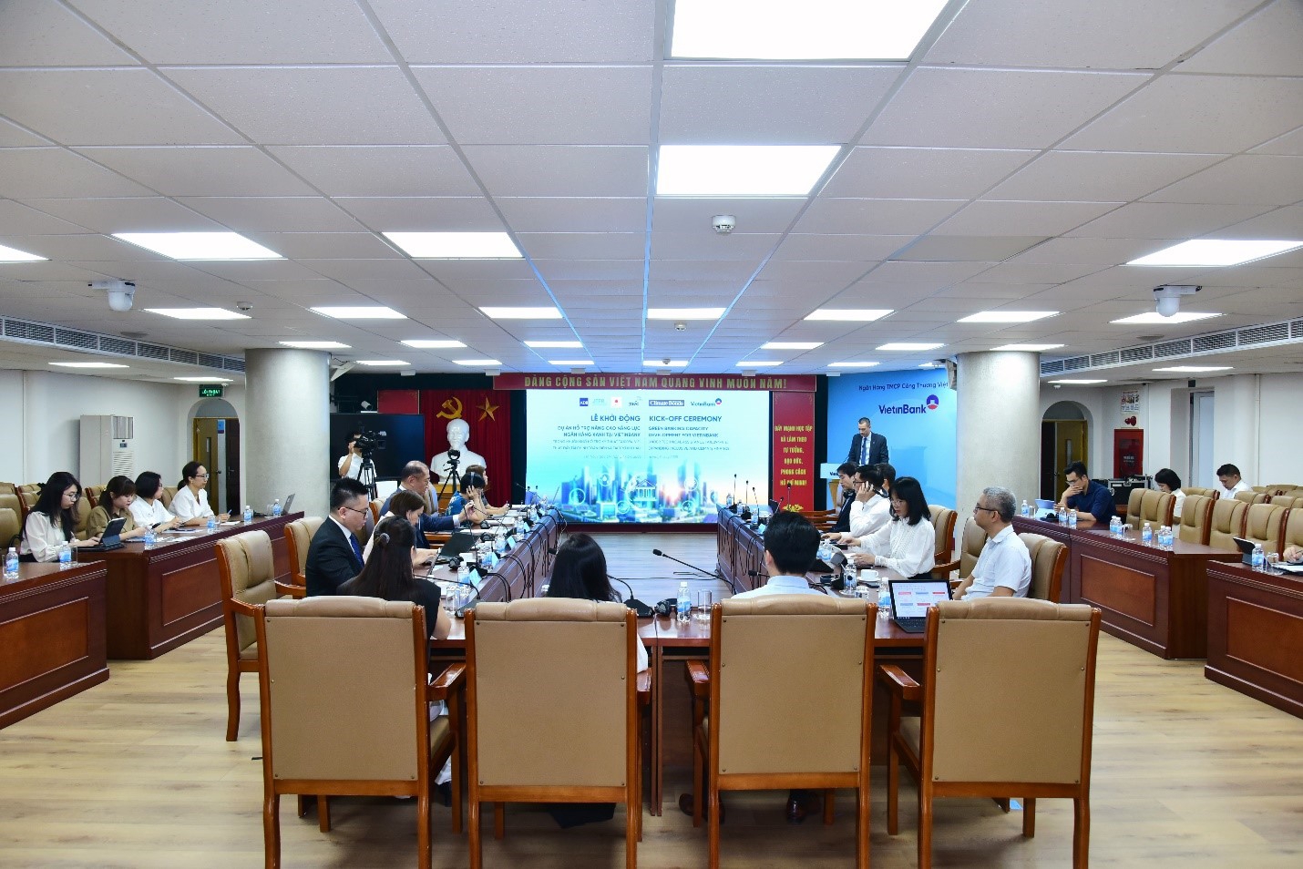 To&agrave;n cảnh lễ kick-off dự &aacute;n.