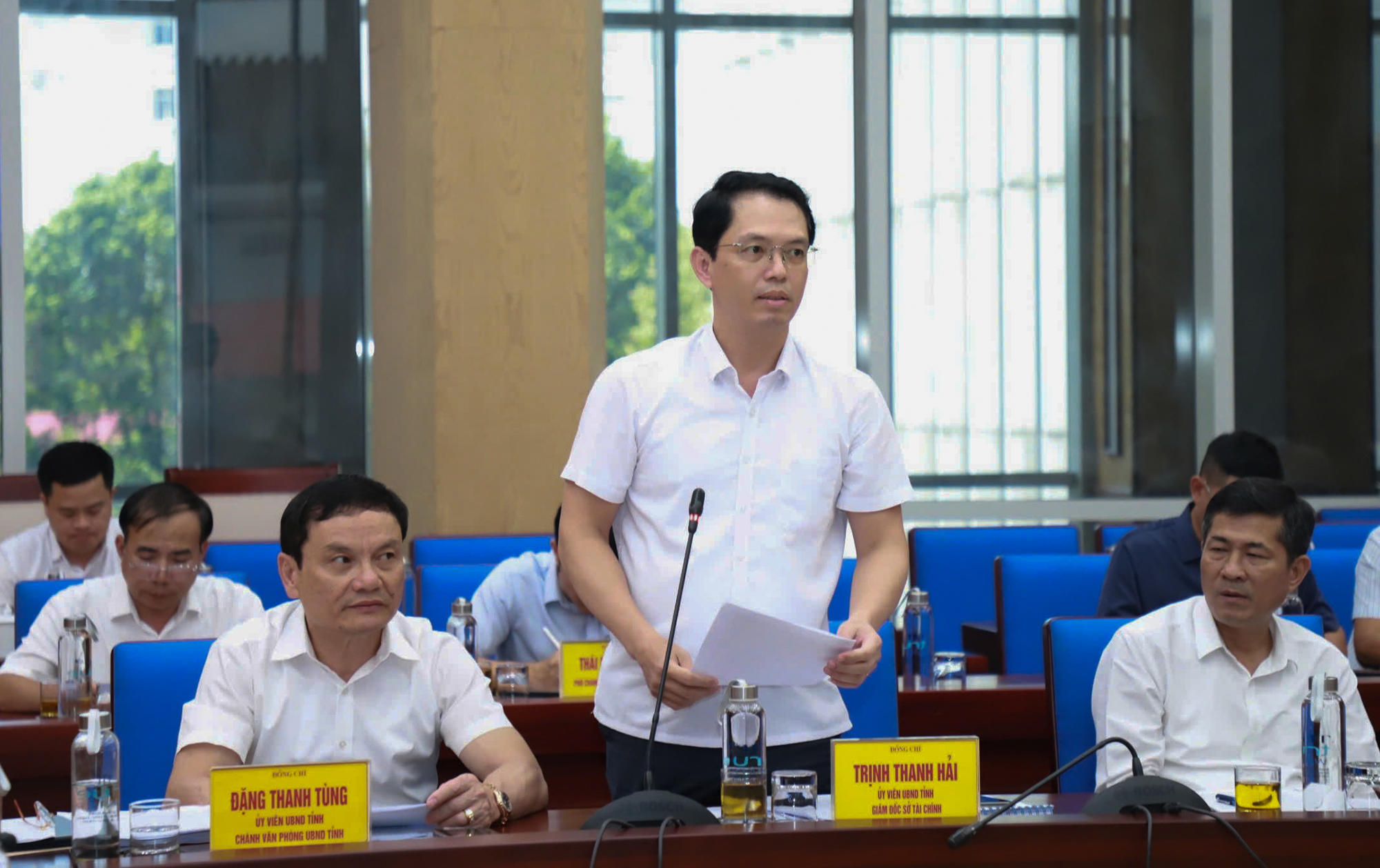 Gi&aacute;m đốc Sở T&agrave;i ch&iacute;nh Nghệ An Trịnh Thanh Hải th&ocirc;ng tin tại phi&ecirc;n họp