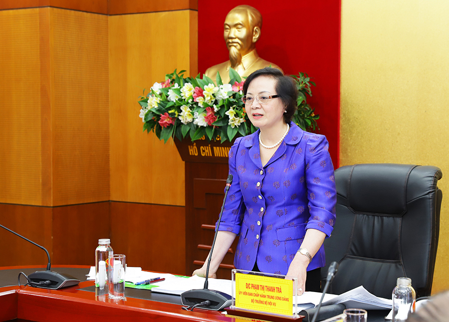 Bộ trưởng Bộ Nội vụ thông tin về việc Bộ sẽ cử cán bộ về hỗ trợ địa phương. Ảnh: MOHA.