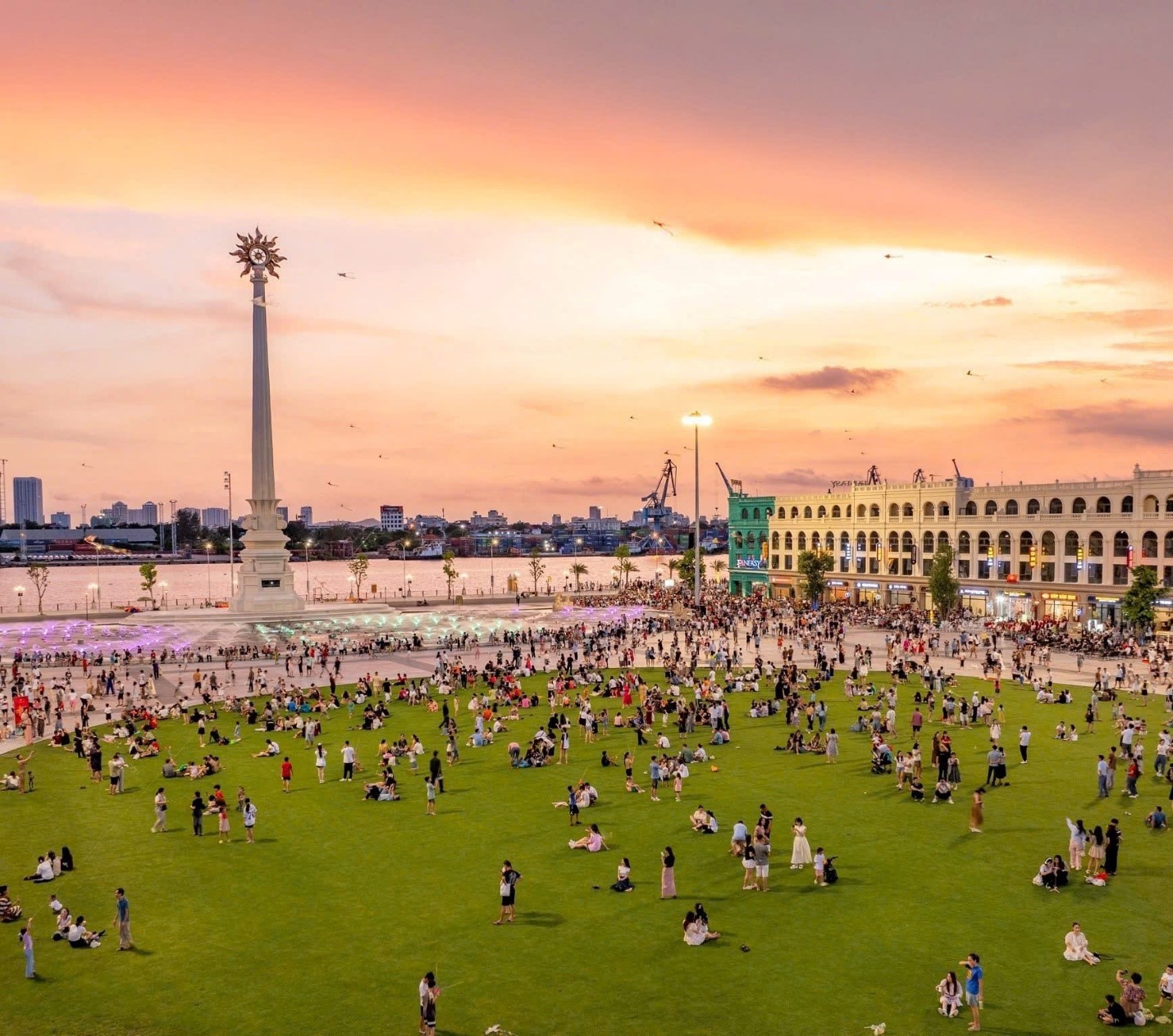 Vinhomes là doanh nghiệp bất động sản đóng góp lớn nhất cho ngân sách Nhà nước, chiếm tới 63% tổng nộp ngân sách của Top 20 công ty chuyên về lĩnh vực bất động sản tại Việt Nam.