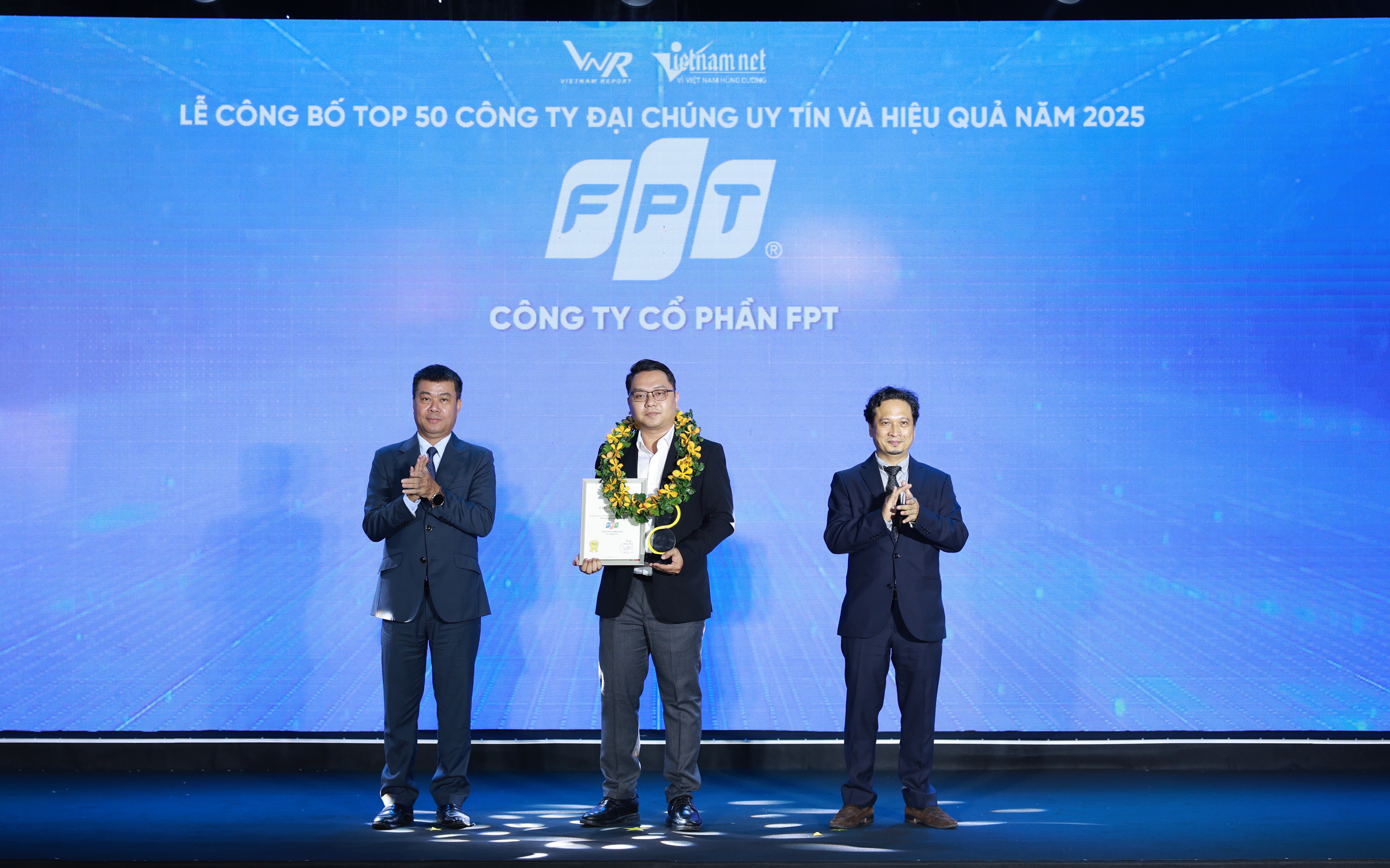 FPT đứng ở vị trí số 1 trong Danh sách Top 50 Công ty Đại chúng uy tín và hiệu quả (VIX50) năm 2025.