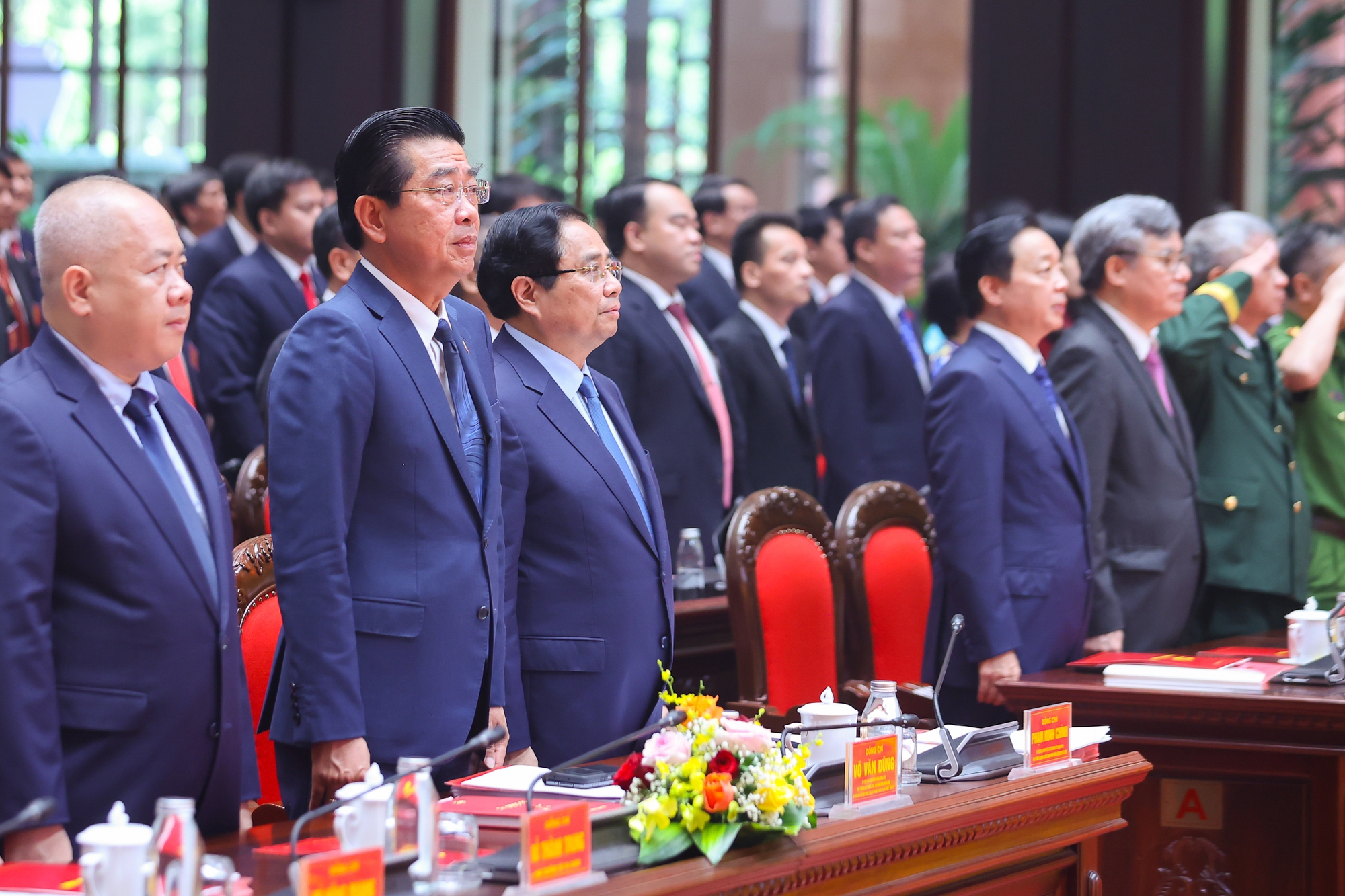 Thủ tướng Phạm Minh Ch&iacute;nh v&agrave; c&aacute;c đại biểu dự Đại hội đại biểu Đảng bộ Bộ X&acirc;y dựng nhiệm kỳ 2025 - 2030. Ảnh: VGP/Nhật Bắc.