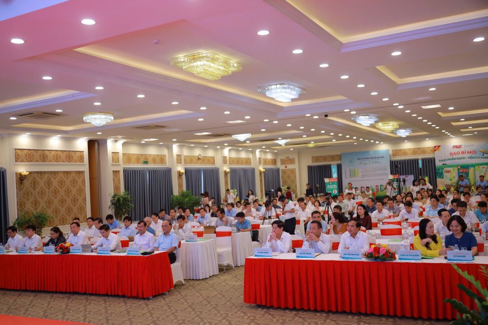 Quang cảnh Diễn đàn.
