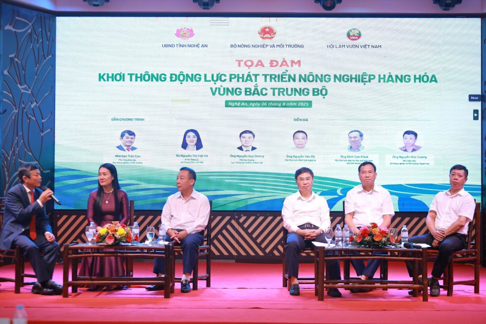 Phiên toạ đàm tại Diễn đàn.