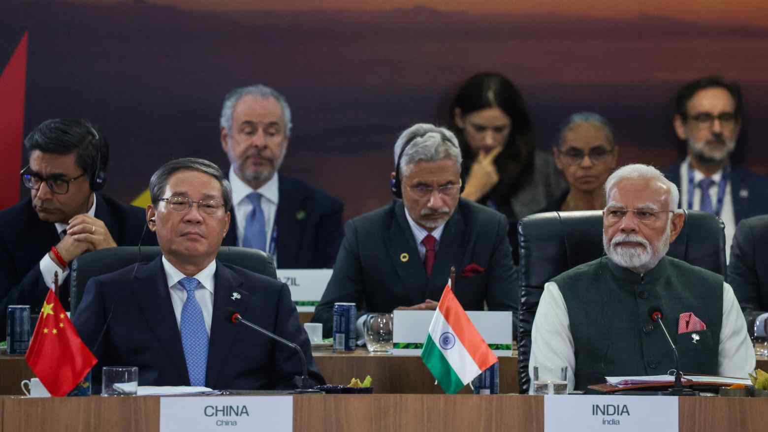 Thủ tướng Trung Quốc Lý Cường (trái) và Thủ tướng Ấn Độ Narendra Modi (phải) tham dự hội nghị thượng đỉnh BRICS tại Brazil ngày 7/7/2025 - Ảnh: Reuters