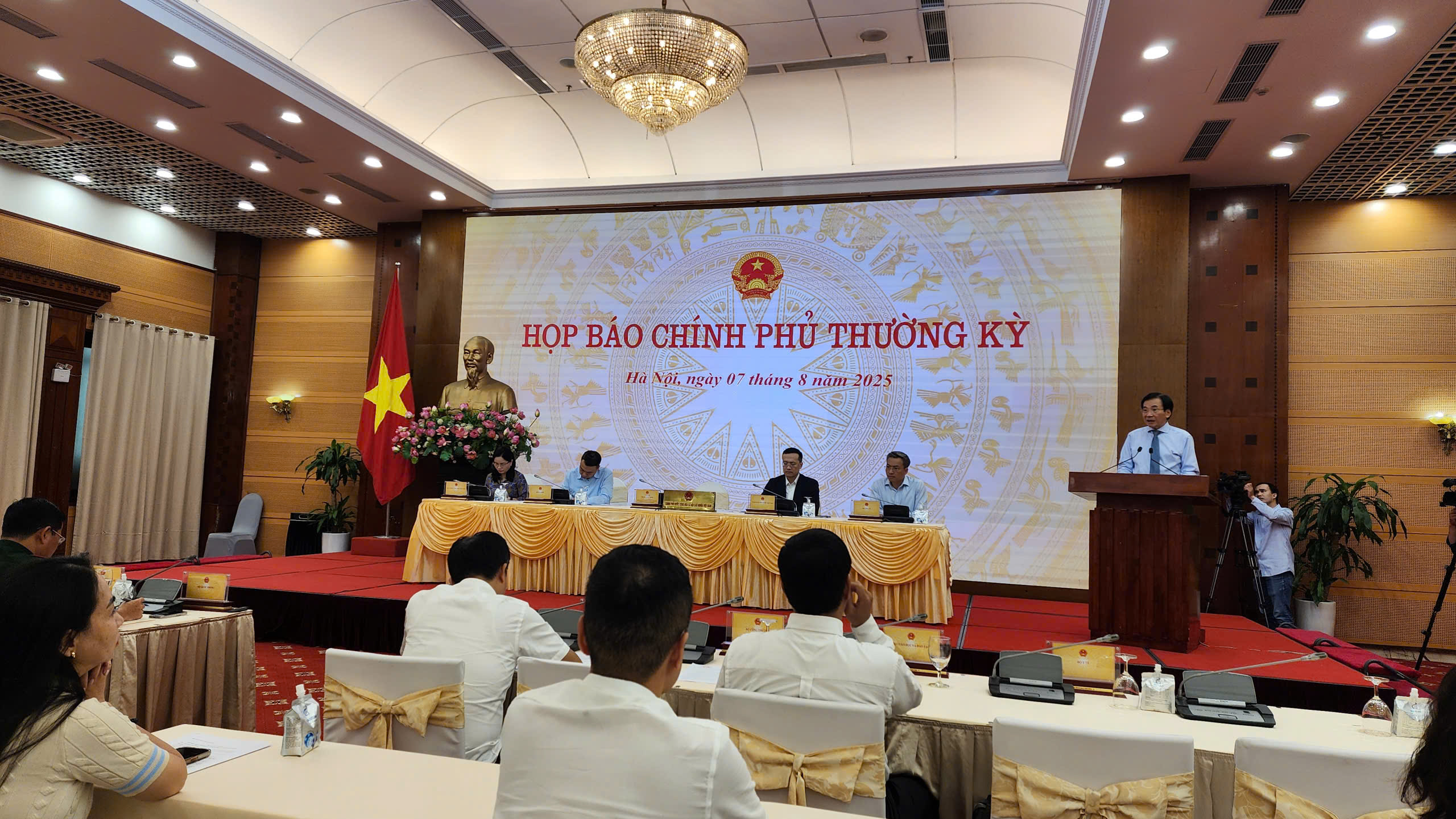 To&agrave;n cảnh buổi họp b&aacute;o Ch&iacute;nh phủ thường kỳ th&aacute;ng 8. Ảnh: Việt An