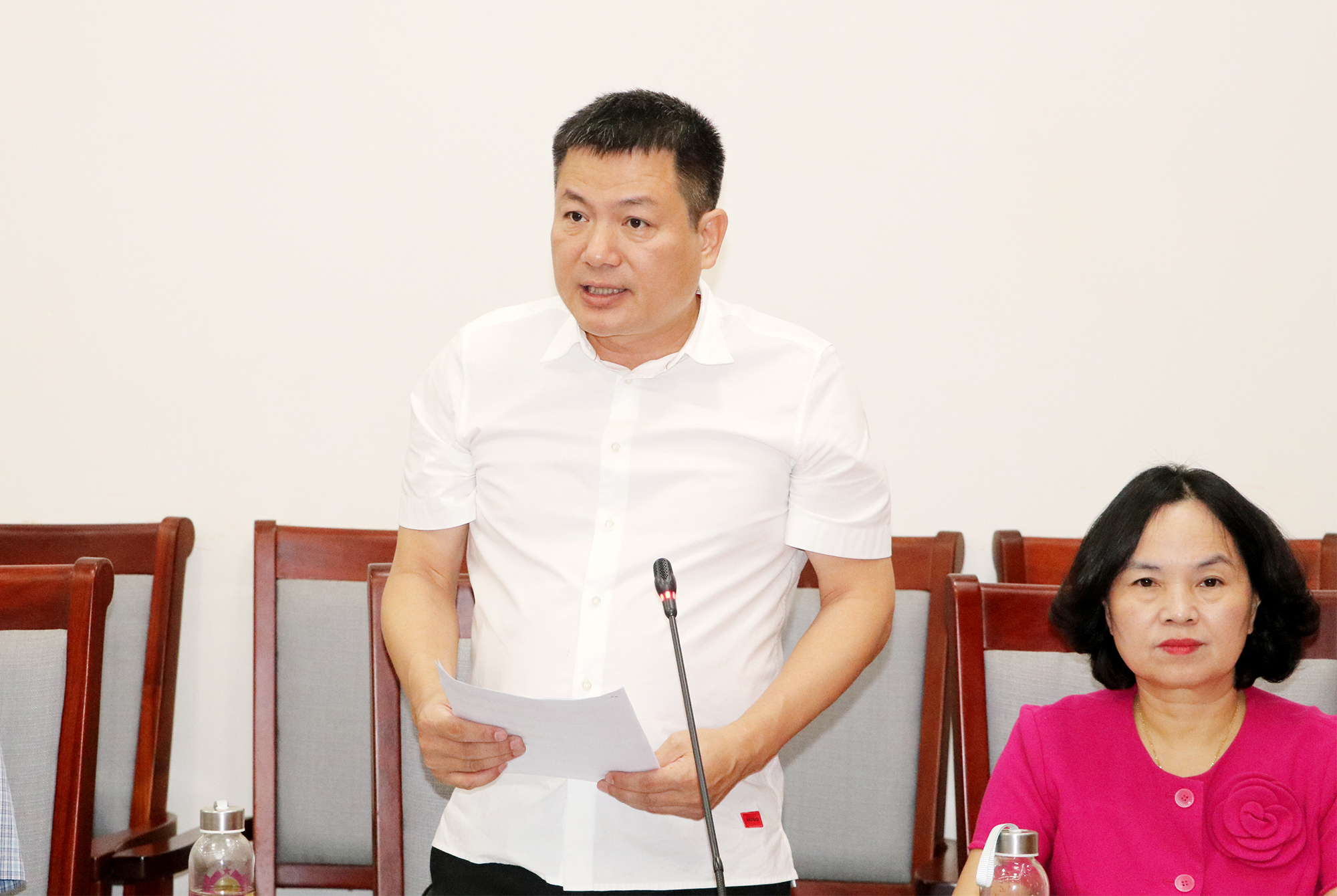 Phó Giám đốc Sở Tài chính Nghệ An Hồ Phi Triều báo cáo tình hình triển khai sắp xếp, chuyển đổi doanh nghiệp