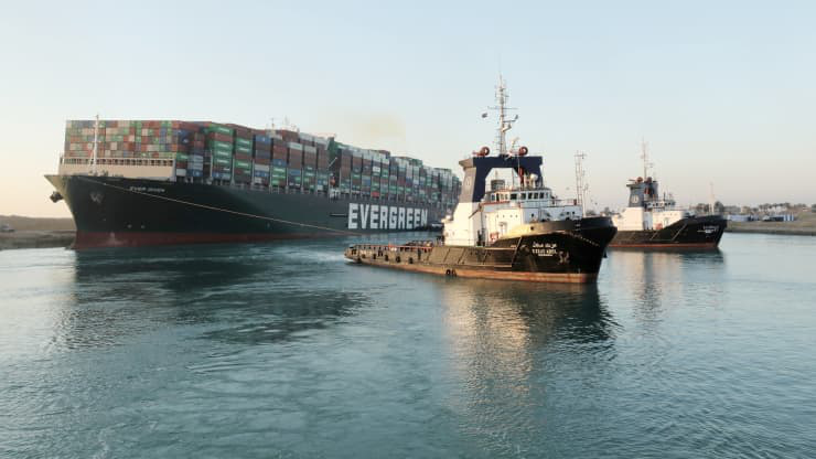 Tàu Ever Given đã được giải cứu khỏi tình trạng mắc kẹt trên kênh đào Suez ngày 29/3 - Ảnh: Reuters/CNBC.