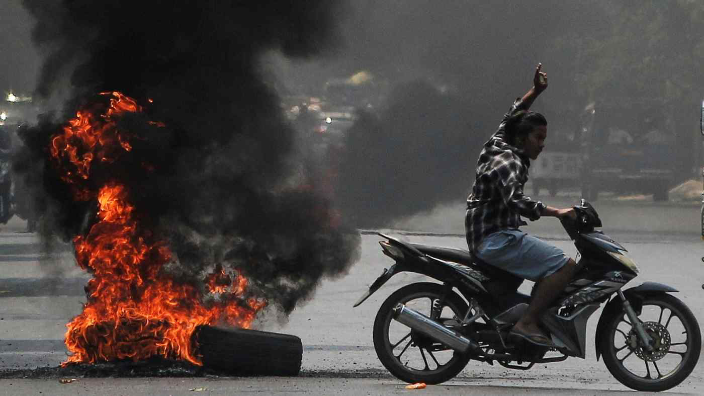 Myanmar rơi vào bất ổn chính trị và kinh tế sau đảo chính quân sự - Ảnh: Reuters.