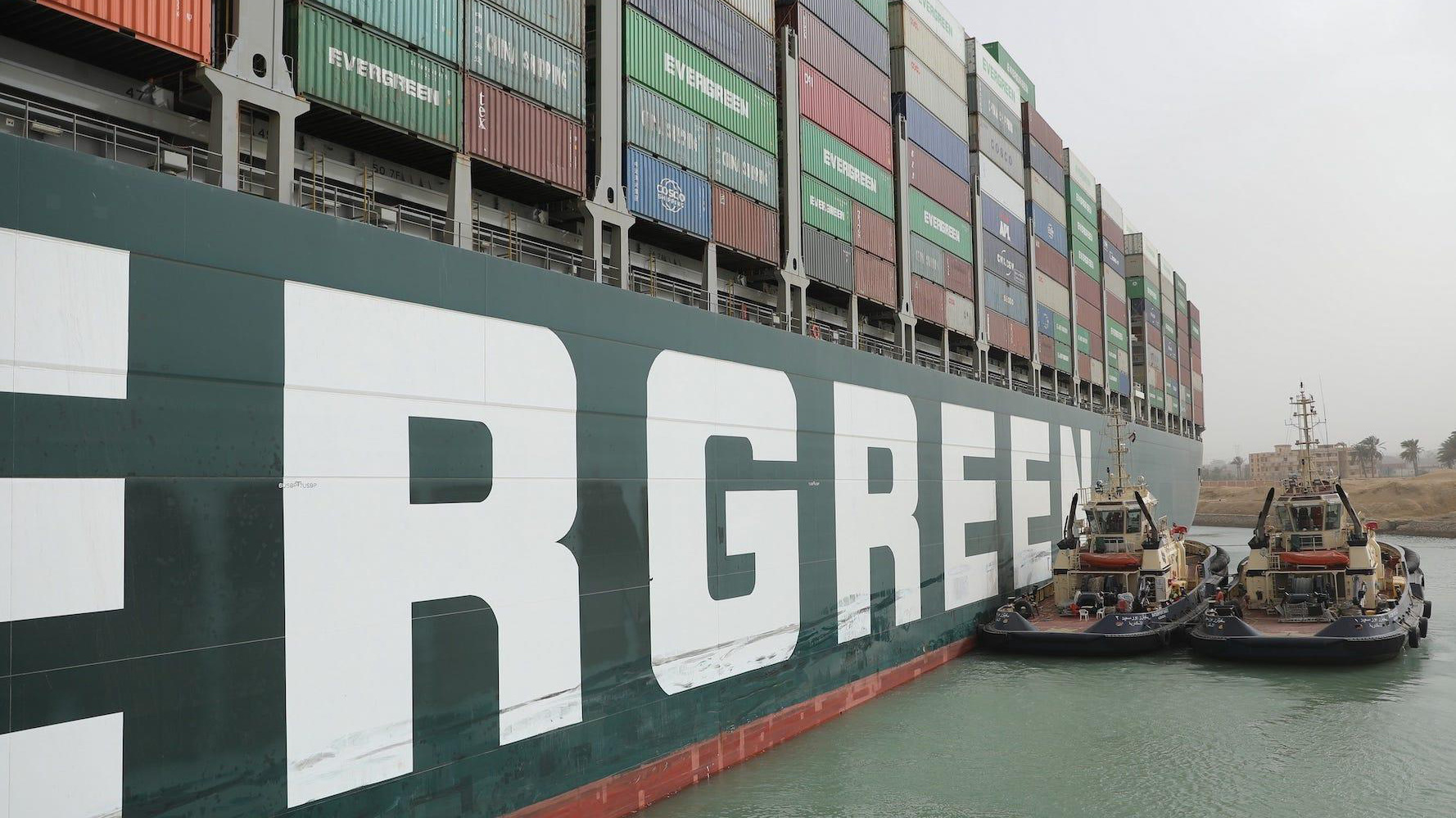 Tàu Ever Given đã được giải cứu khỏi vị trí mắc cạn - Ảnh: AFP