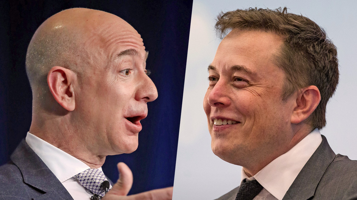 Hai tỷ phú giàu nhất thế giới Jeff Bezos (trái) và Elon Musk.