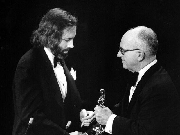 Đạo diễn Robert Towne đoạt giải Oscar