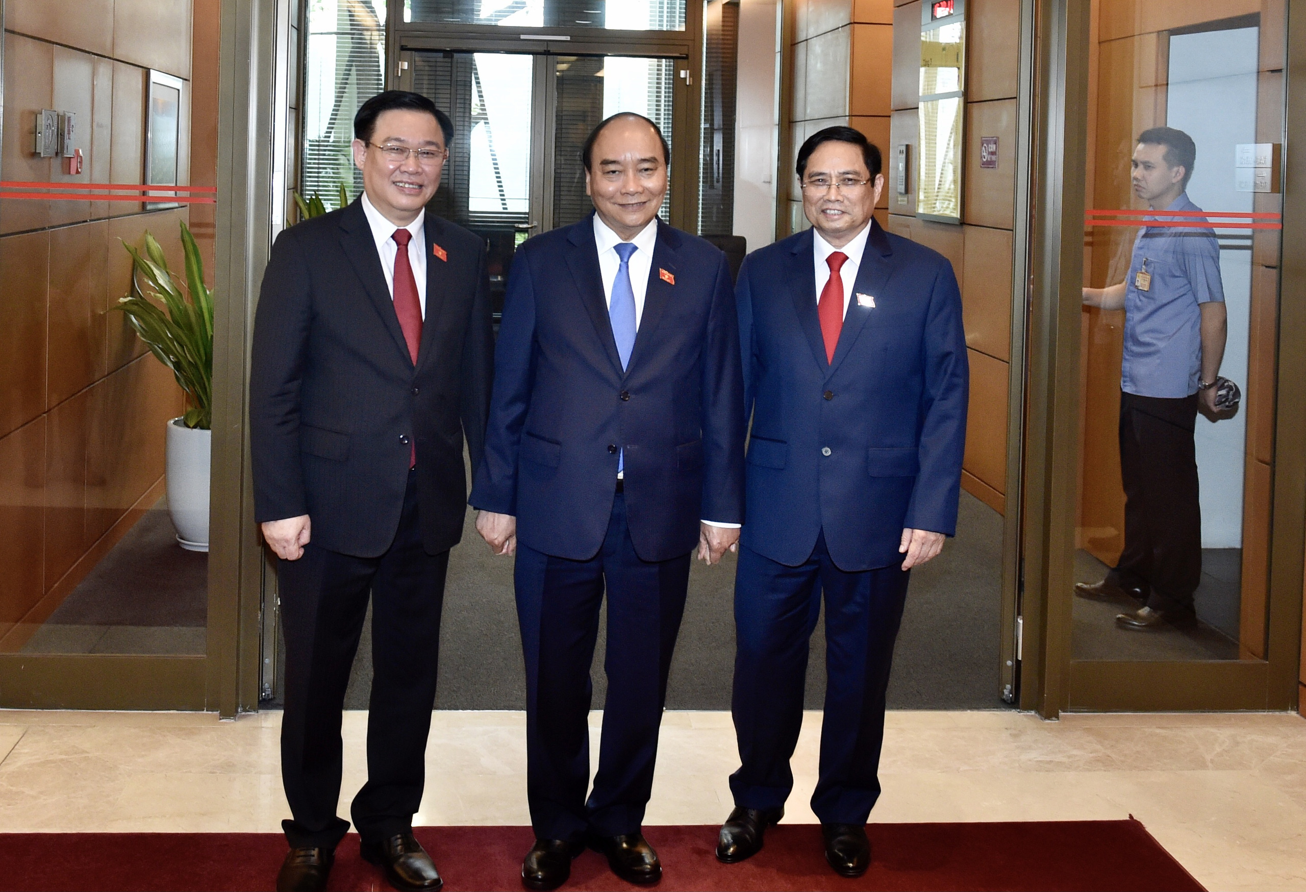 Chủ tịch nước Nguyễn Xuân Phúc, Thủ tướng Chính phủ Phạm Minh Chính và Chủ tịch Quốc hội Vương Đình Huệ.