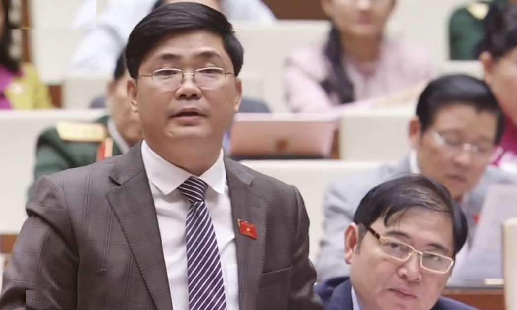 Đại biểu Quốc hội Nguyễn Tuấn Anh (tỉnh Long An) phát biểu tại hội trường sáng 26/3 