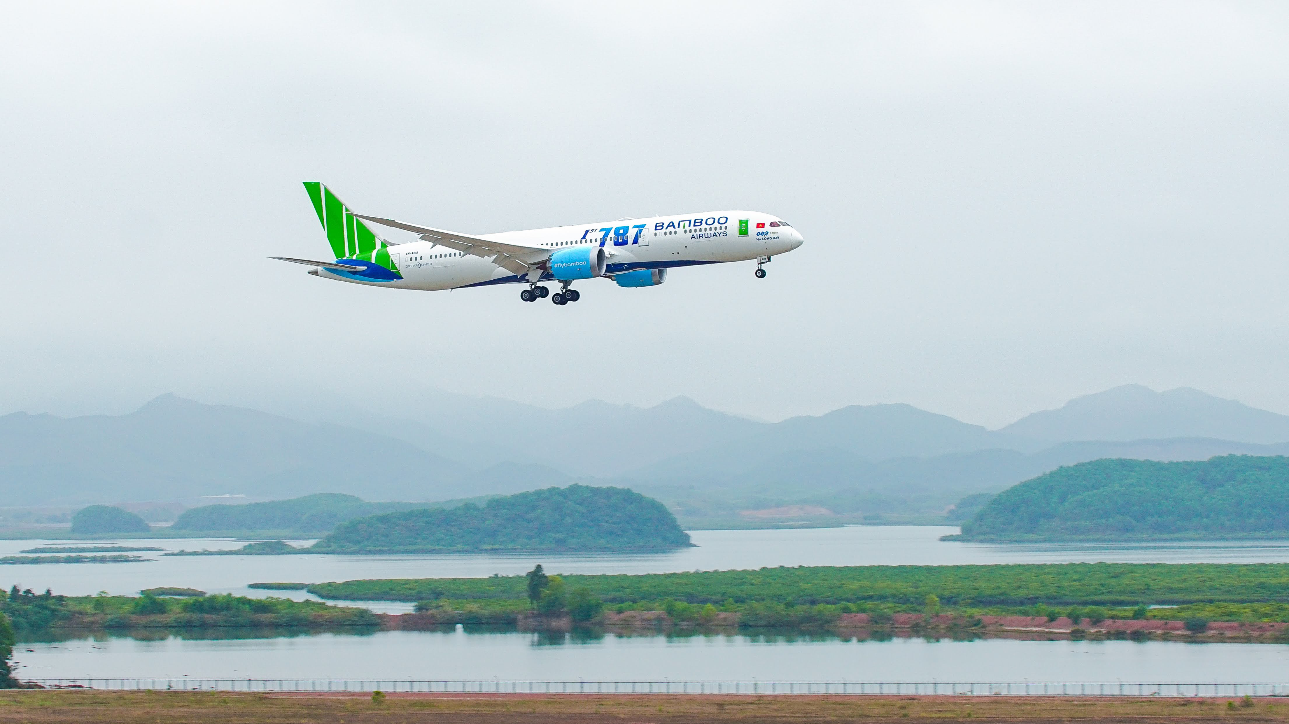 Boeing 787 - 9 Dreamliner.