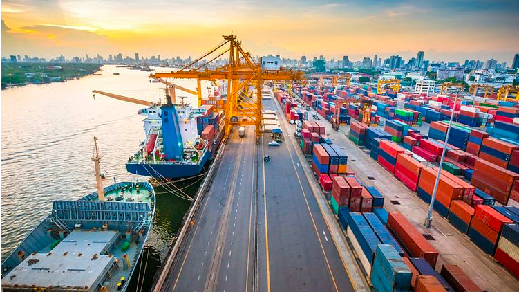 Ước tính quý 1/2021, Việt Nam xuất siêu 2,03 tỷ USD, trong đó khu vực kinh tế trong nước nhập siêu 6,75 tỷ USD; khu vực có vốn đầu tư nước ngoài (kể cả dầu thô) xuất siêu 8,78 tỷ USD.