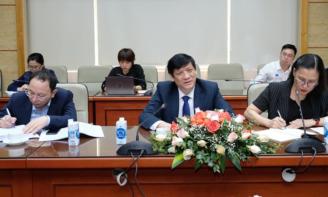 Bộ trưởng Bộ Y tế Nguyễn Thanh Long làm việc với các đại sứ liên quan đến vấn đề vaccine Covid-19. Ảnh - Trần Minh.