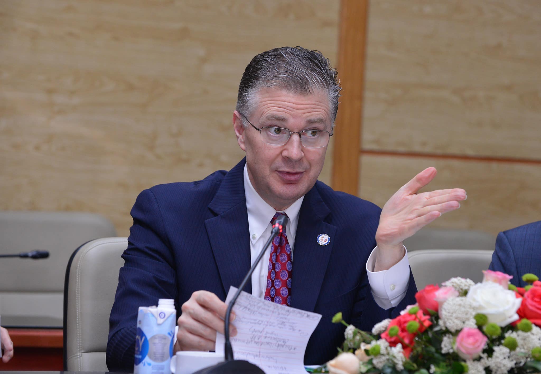 Đại sứ Hoa Kỳ tại Việt Nam Daniel J. Kritenbrink trong buổi làm việc với Bộ Y tế ngày 1/4. Ảnh - Trần Minh.