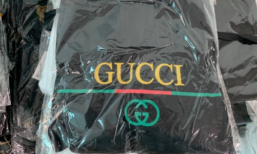 Thu giữ hàng nghìn sản phẩm giả nhãn hiệu Gucci, Nike, LV