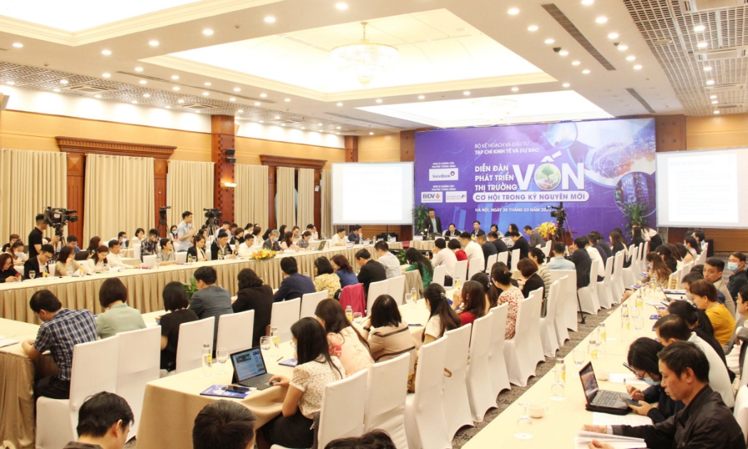 Các đại biểu tham dự Diễn đàn phát triển thị trường vốn.