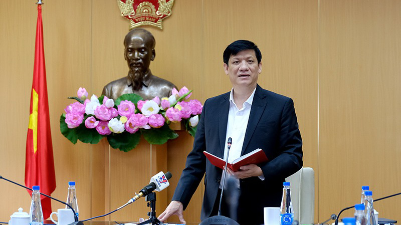 Bộ trưởng Bộ Y tế Nguyễn Thanh Long lo ngại về nguy cơ xuất hiện làn sóng dịch mới trong cuộc họp sáng 26/3. Ảnh - Tuấn Dũng. 