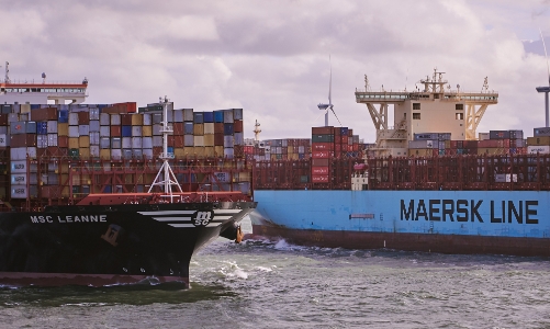 Tắc nghẽn cảng biển khắp châu Âu và Mỹ, cước vận tải tăng chóng mặt