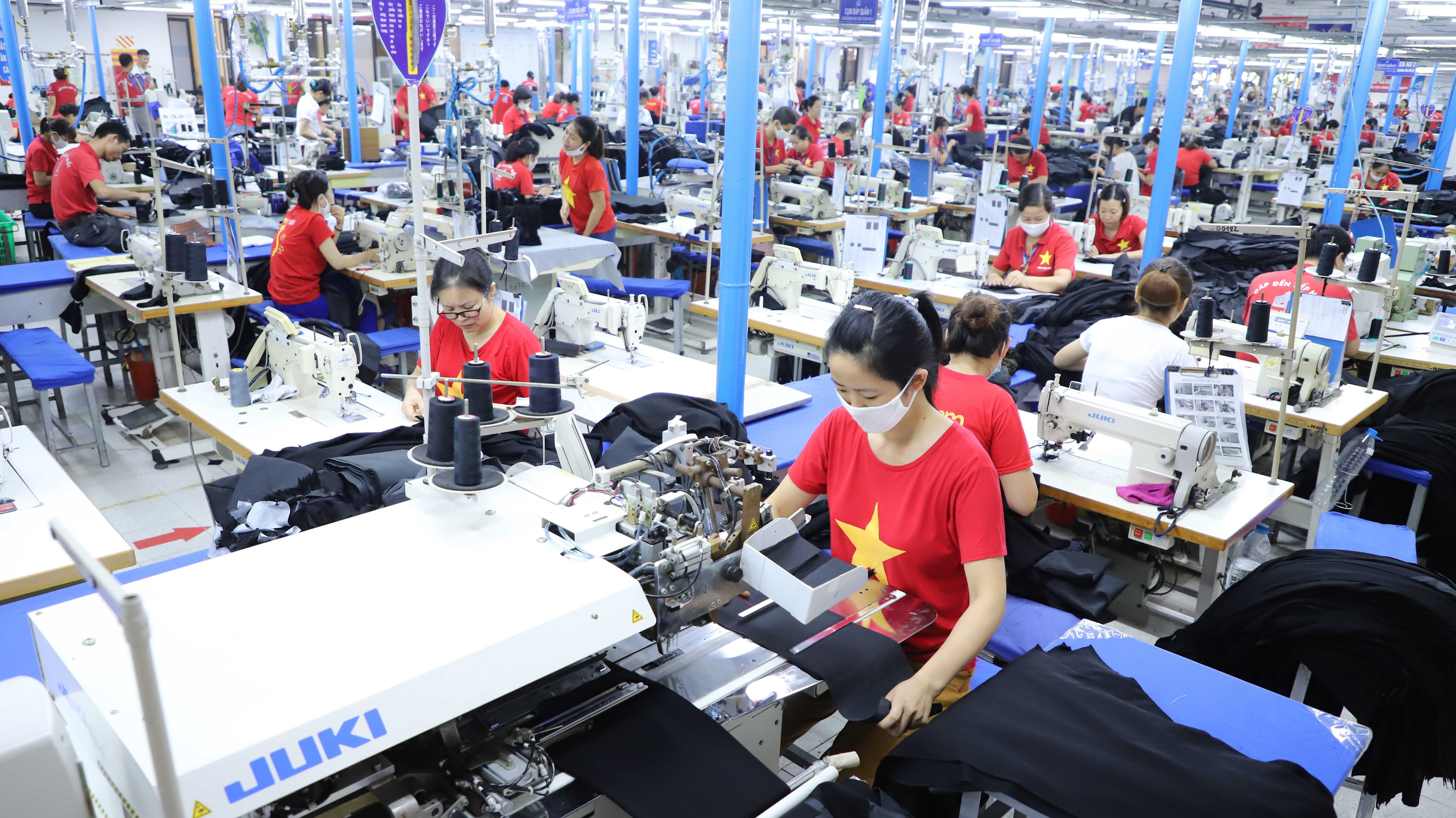 Trong hệ thống xếp hạng của Fitch Ratings, hạng BB nằm ở mức trung bình, thuộc lớp tài sản "đầu cơ", nằm dưới lớp "chất lượng tín dụng tốt" và trên lớp "có tính đầu cơ cao"