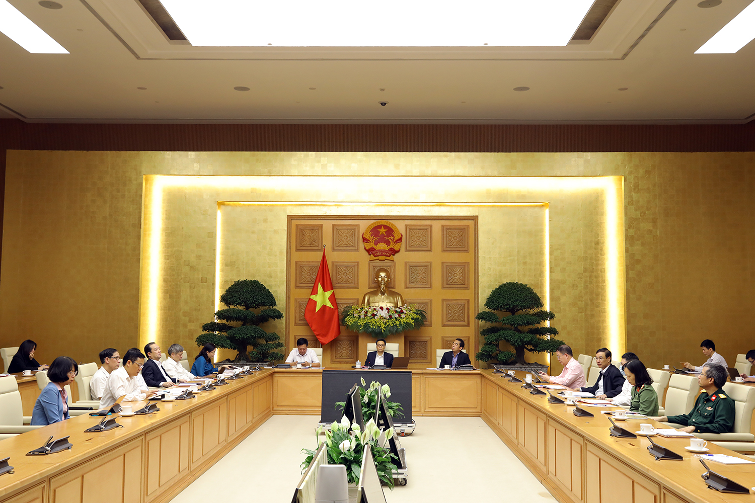 Cuộc họp Thường trực Ban Chỉ đạo quốc gia ph&ograve;ng chống dịch bệnh Covid-19 chiều 9/4 - Ảnh: VGP