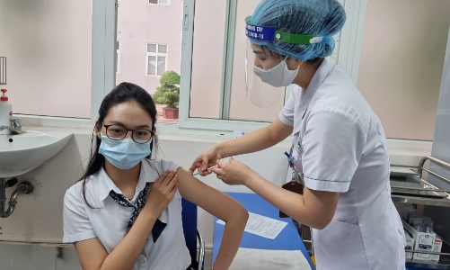 Hơn 42.000 người đã tiêm vaccine Covid-19 AstraZeneca 