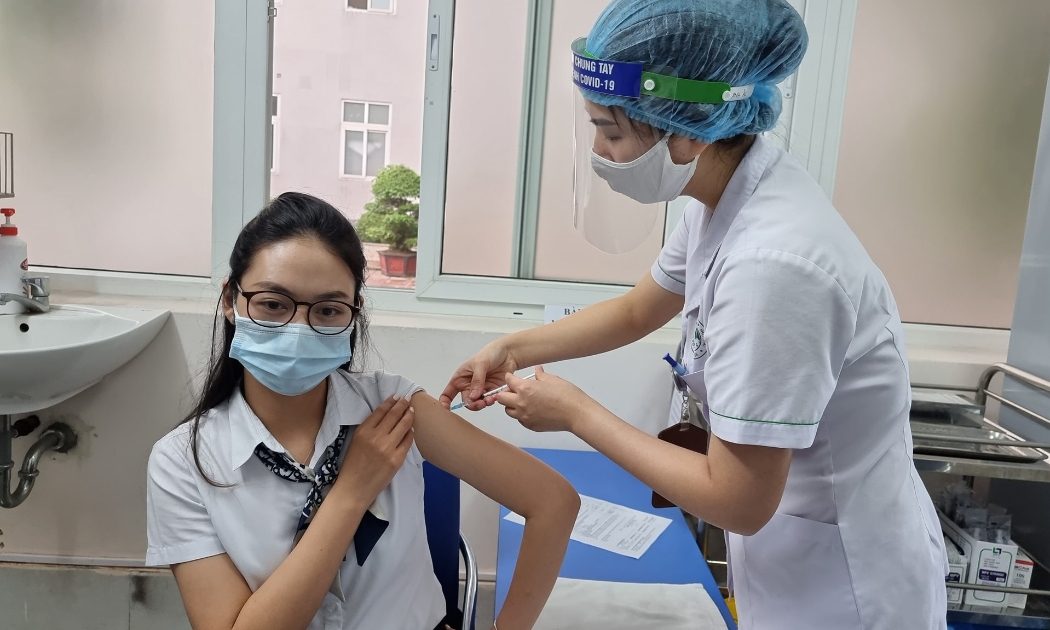 Tiêm chủng vaccine Covid-19 tại Hà Nội. Ảnh - Bộ Y tế.