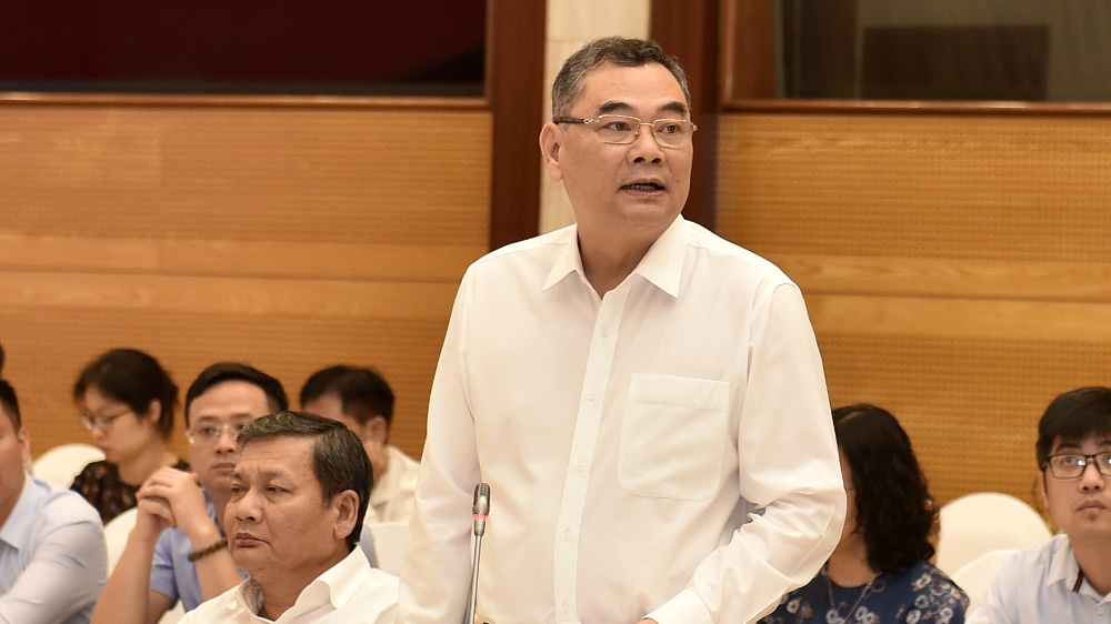 Chánh Văn phòng Bộ Công an Tô Ân Xô trả lời câu hỏi của phóng viên tại họp báo - Ảnh: VGP