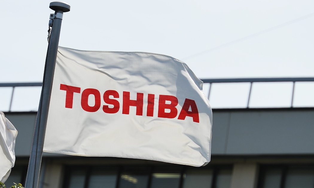 Toshiba bắt đầu trượt dốc kể từ sau bê bối kế toán gây chấn động hồi năm 2015 - Ảnh: AP