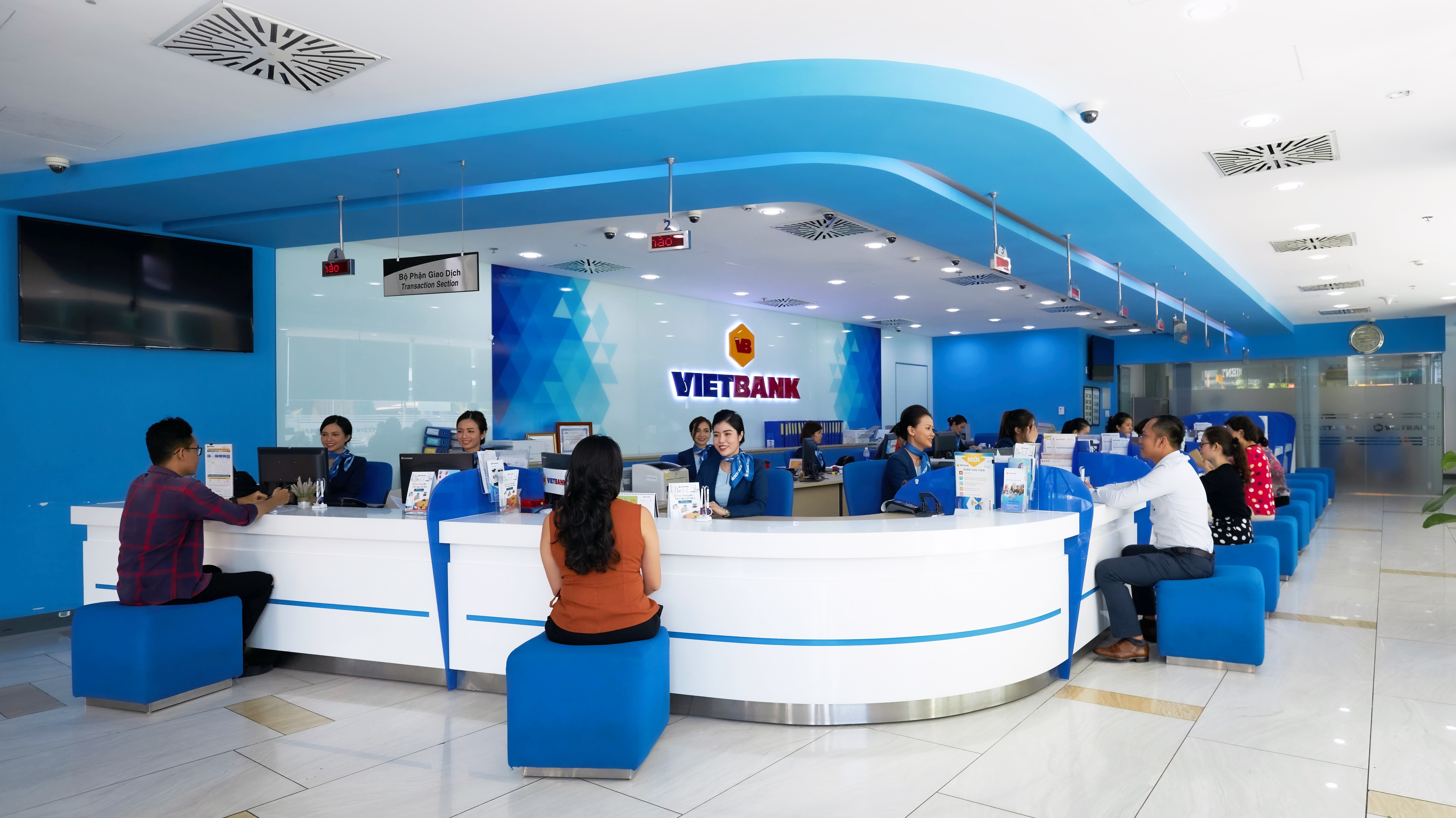 Vietbank đã thực hiện nhiều chương trình hành động hướng đến khách hàng như chính sách gia hạn, miễn giảm phí và lãi suất cho khách hàng cá nhân và doanh nghiệp.