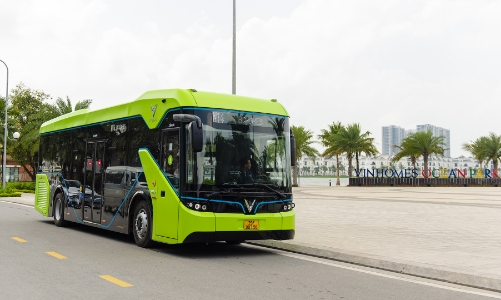 Chính thức vận hành xe buýt điện thông minh VinBus tại Việt Nam